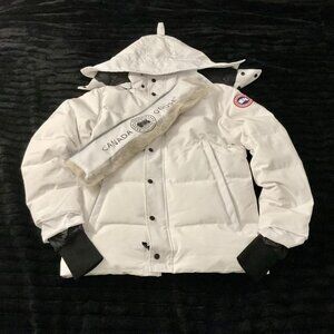 Canada Goose Men's White Jacket Size M